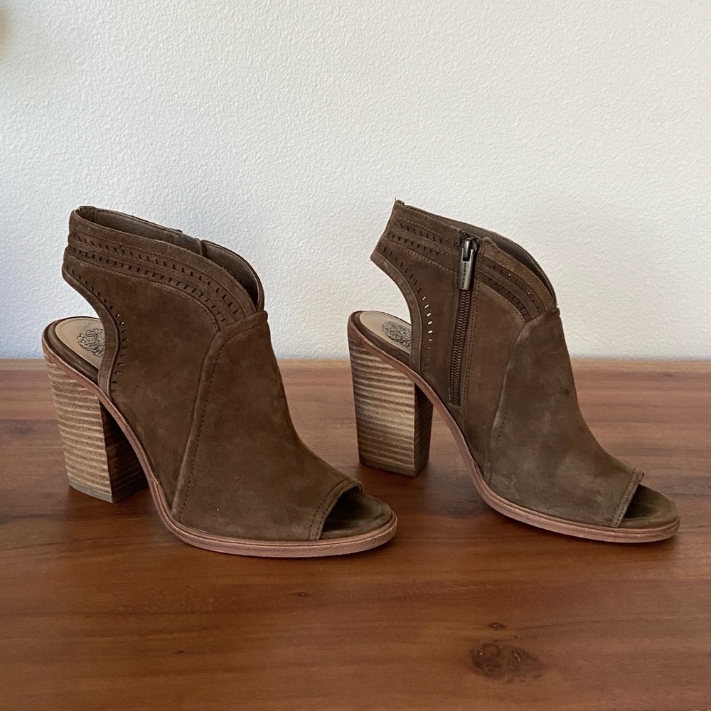 Vince Camuto brown suede peep toe sandal block heel leather spring summer 7.5